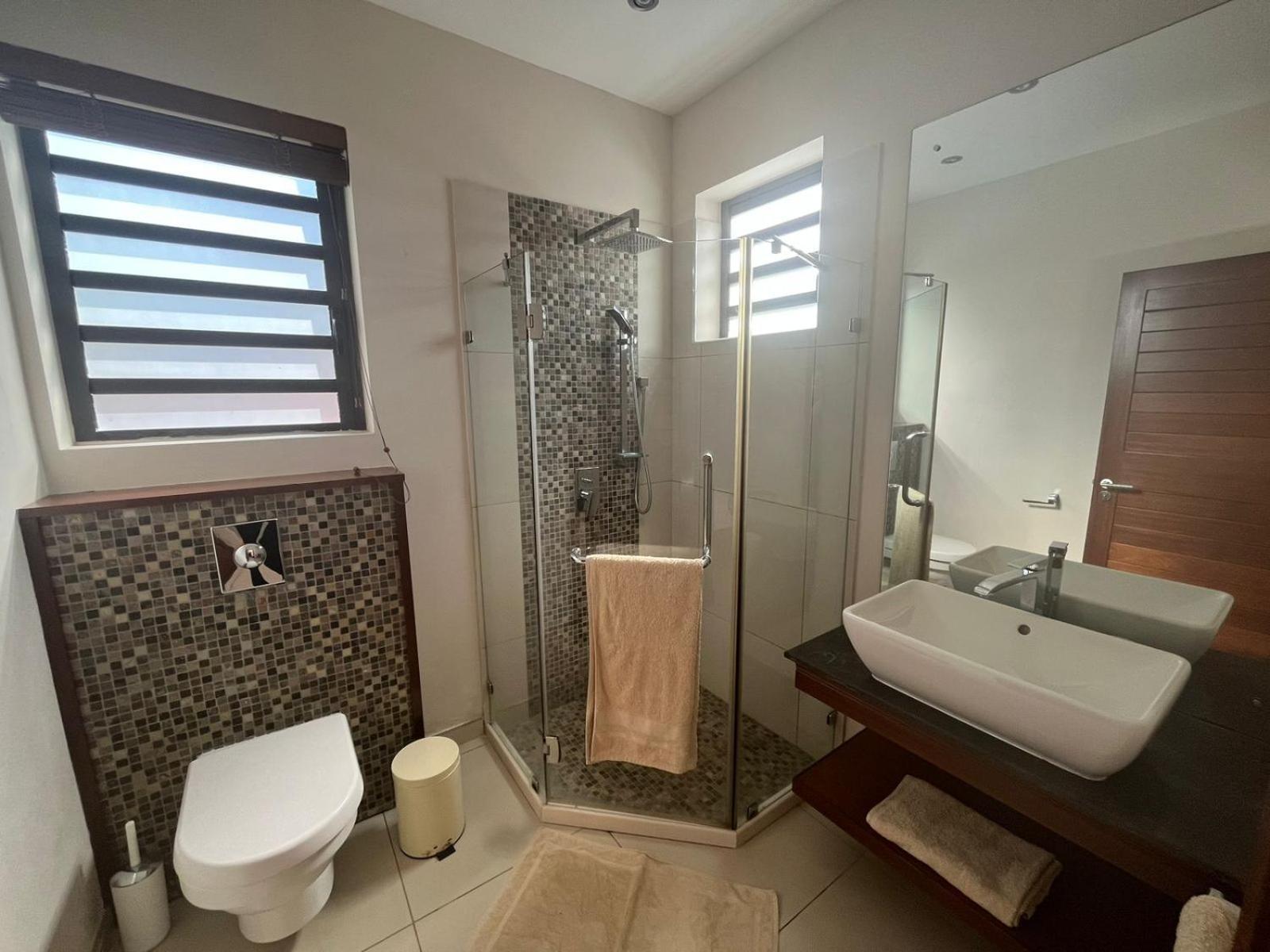 Olana Blue - Beachfront Apartment Riviere Noire Bagian luar foto