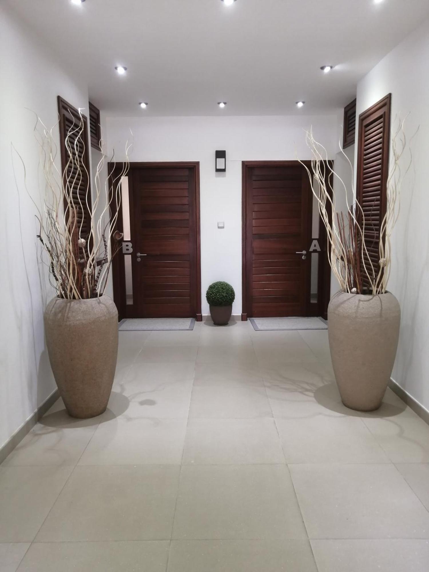 Olana Blue - Beachfront Apartment Riviere Noire Bagian luar foto