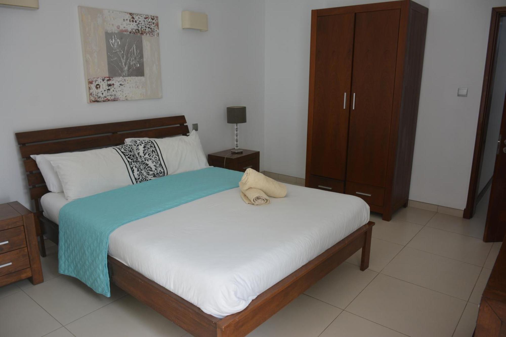 Olana Blue - Beachfront Apartment Riviere Noire Bagian luar foto